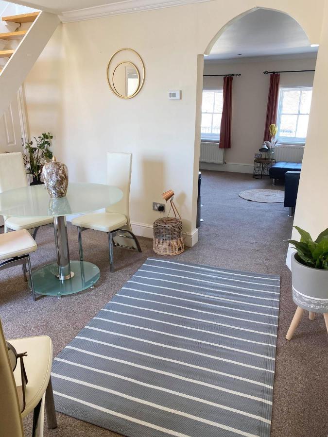 Letting Serviced Apartments - Guards View, Windsor Zewnętrze zdjęcie