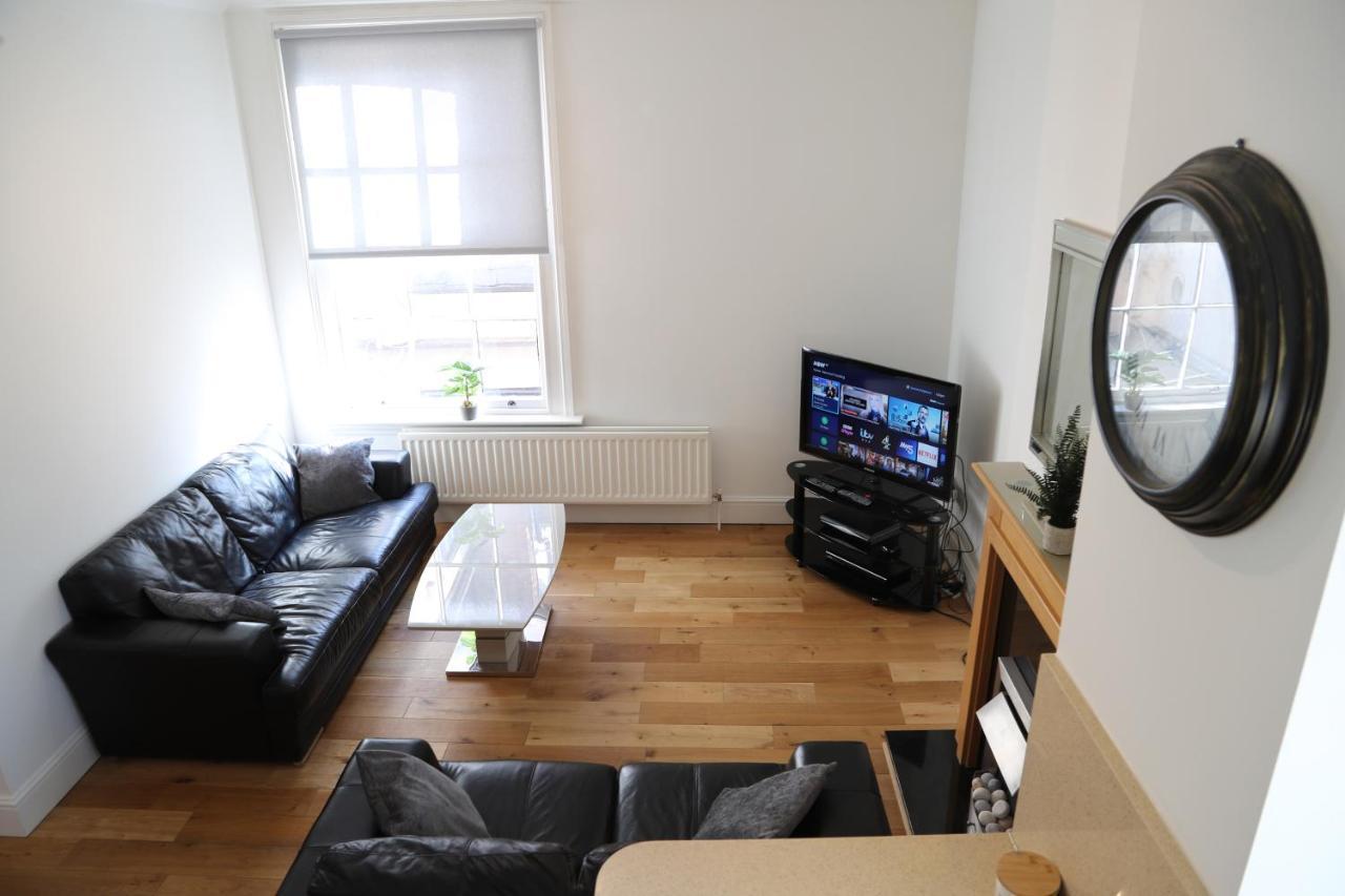 Letting Serviced Apartments - Guards View, Windsor Zewnętrze zdjęcie