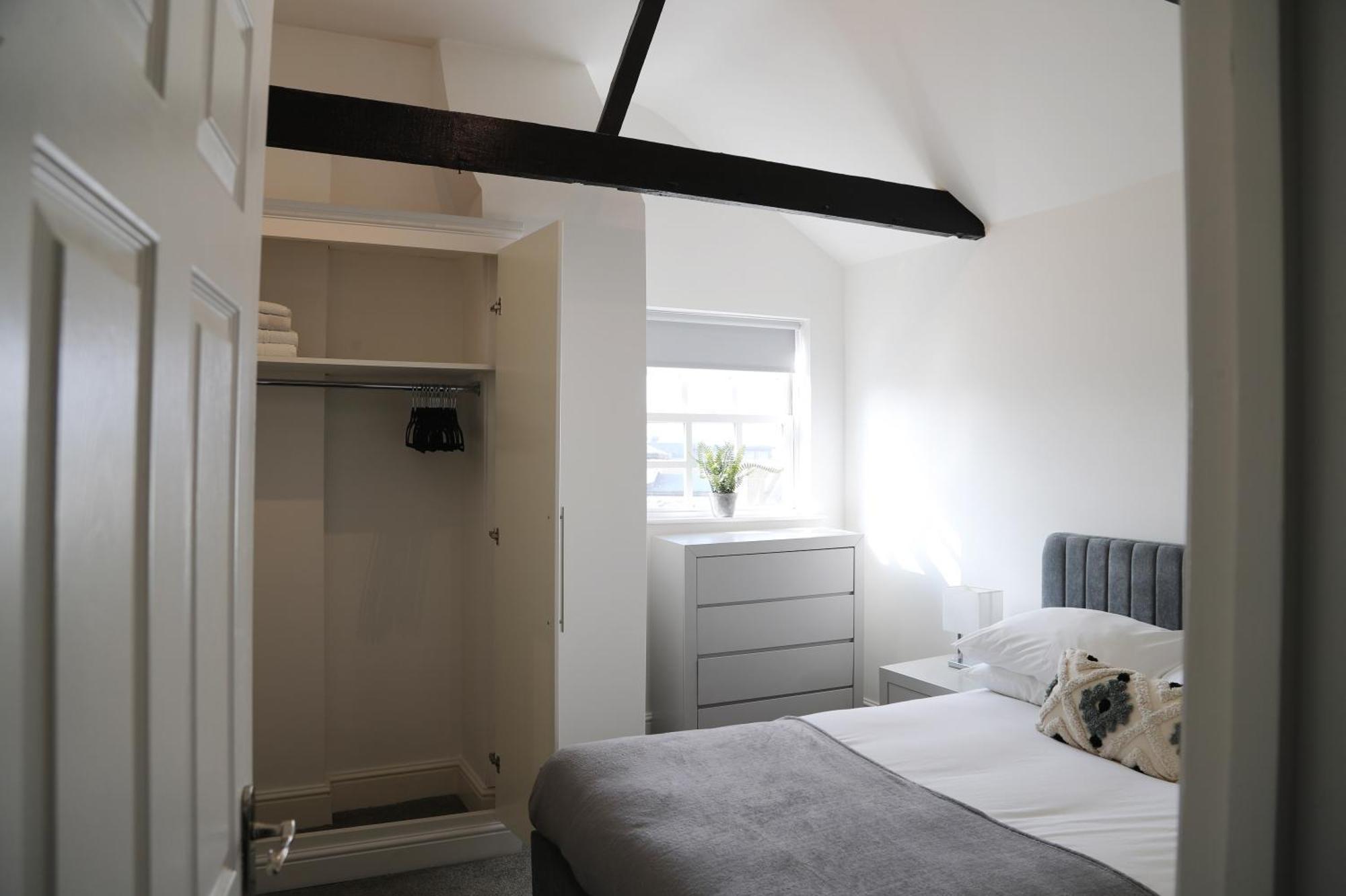 Letting Serviced Apartments - Guards View, Windsor Zewnętrze zdjęcie