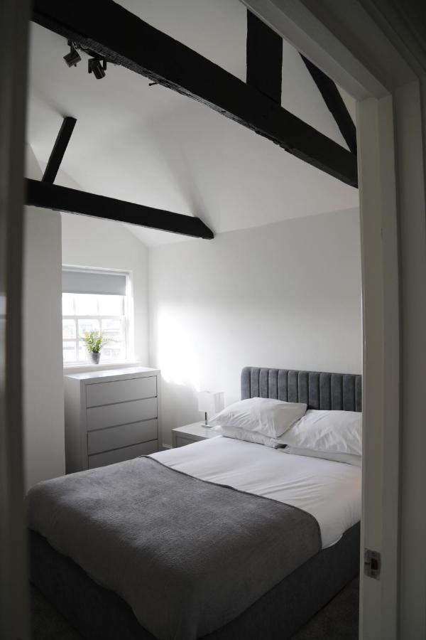Letting Serviced Apartments - Guards View, Windsor Zewnętrze zdjęcie