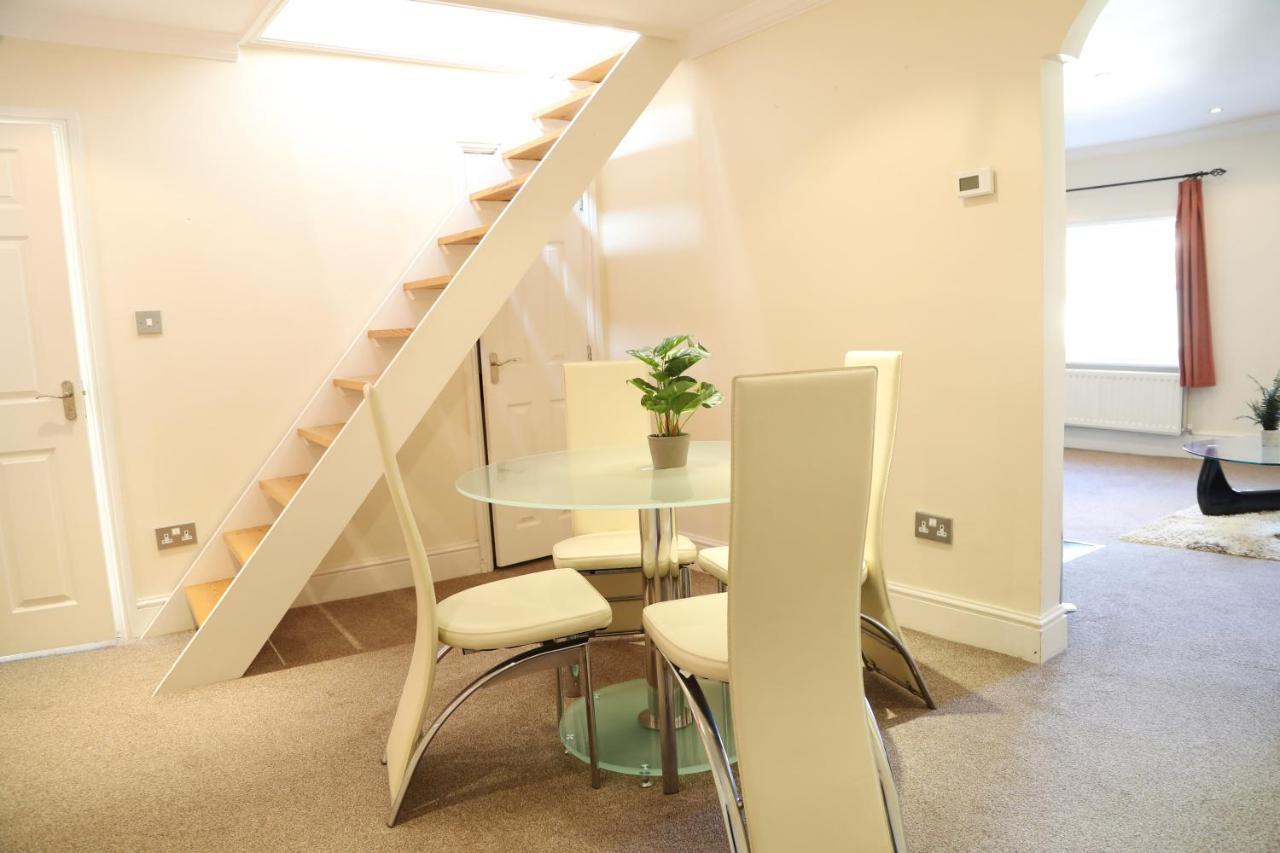 Letting Serviced Apartments - Guards View, Windsor Zewnętrze zdjęcie