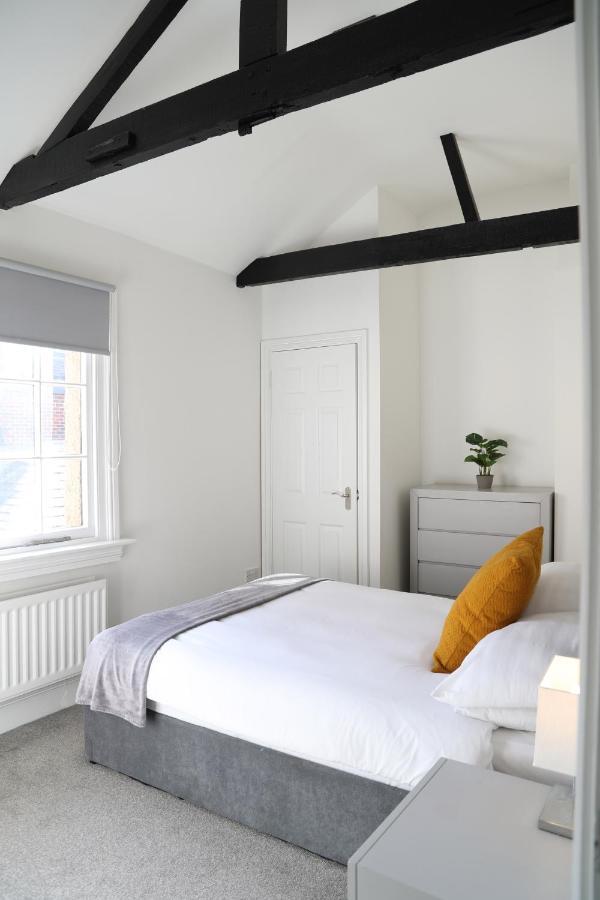 Letting Serviced Apartments - Guards View, Windsor Zewnętrze zdjęcie