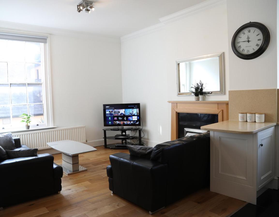 Letting Serviced Apartments - Guards View, Windsor Zewnętrze zdjęcie