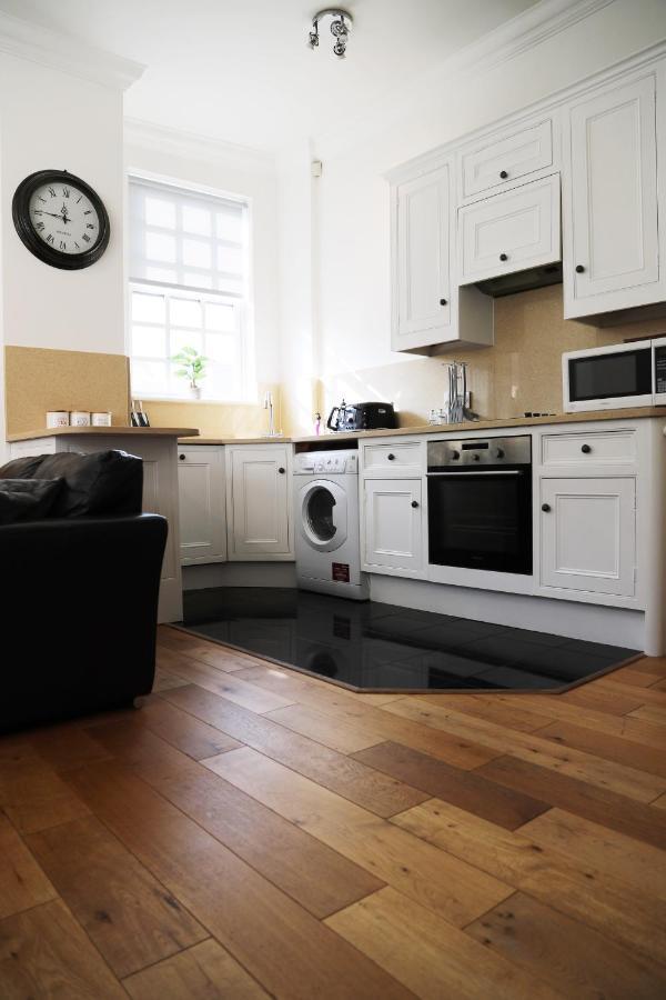 Letting Serviced Apartments - Guards View, Windsor Zewnętrze zdjęcie