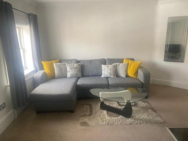 Letting Serviced Apartments - Guards View, Windsor Zewnętrze zdjęcie
